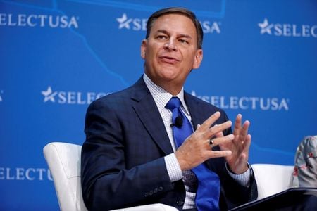米商工会議所など国内の経済団体は４日、トランプ大統領や民主党候補のバイデン前副大統領、メディア各社、全国民に対し、全ての有効票の集計が終わるまで忍耐強く様子を見守るよう求めた。写真は米商工会議所メンバーの一人で米製造業者協会のトップを務めるジェイ・ティモンズ氏。２０１７年６月１９日に撮影。（２０２０年　ロイター／Joshua Roberts）
