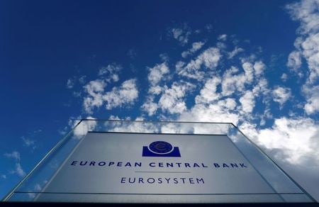 １２月１７日、欧州中央銀行（ＥＣＢ）理事会メンバーであるミュラー・エストニア中銀総裁は、インフレ目標に柔軟性を持たせる必要があると主張、目標バンドの設定を検討することも可能だとの認識を示した。フランクフルトのＥＣＢ本部で５月撮影（２０１９年　ロイター/Kai Pfaffenbach）