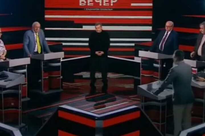 @JuliaDavisNews/Twitter