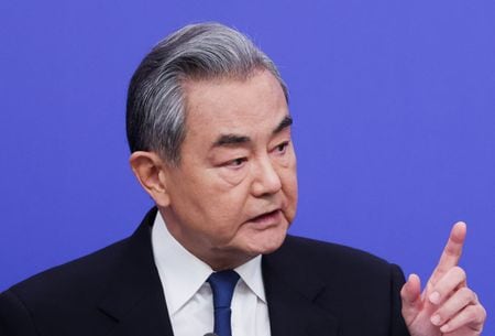 中国の王毅外相。３月８日、北京で撮影（２０２６年　ロイター/Maxim Shemetov）