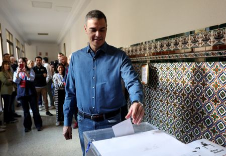 　９日に行われた欧州議会選では、スペインの中道派が議席を増やす一方で極右勢力が伸び悩んだ。サンチェス首相（写真）が欧州中道左派の重鎮としての地位を高める結果となった。マドリードで９日撮影（２０２４年　ロイター／Violeta Santos Moura）