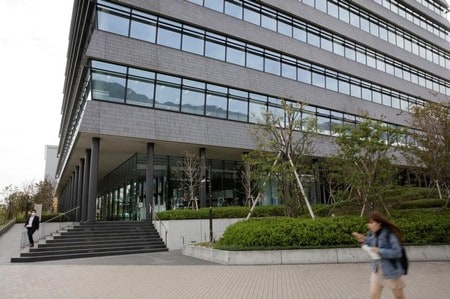 　１０月２６日、経済産業省は性能データを改ざんした製品を出荷した神戸製鋼所に対して、安全性が未確認になっている製品の検証を早期に行うよう指示した。同省幹部が同日の記者会見で明らかにした。写真は神戸製鋼本社。２４日撮影（２０１７年　ロイター/Thomas White）