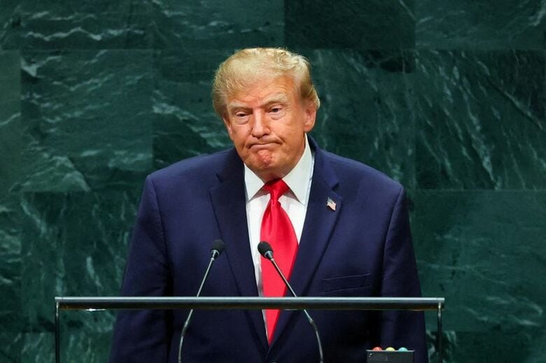 トランプ米大統領は、イランが提示した７日間の停戦案を拒否し、１１月の中間選挙後にイランへの空爆を再開する見通しだと側近らに語った。写真は２２日、米ニューヨークの国連本部で演説する同大統領（２０２６年　ロイター／MIKE SEGAR）