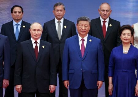 　中国の習近平国家主席は１日、上海協力機構（ＳＣＯ）の全ての当事者と協力し、同フォーラムを新たなレベルに引き上げると表明した。写真はＳＣＯ首脳会議の写真撮影の様子。天津で８月３１日、代表撮影。Sputnik提供（２０２５年　ロイター）