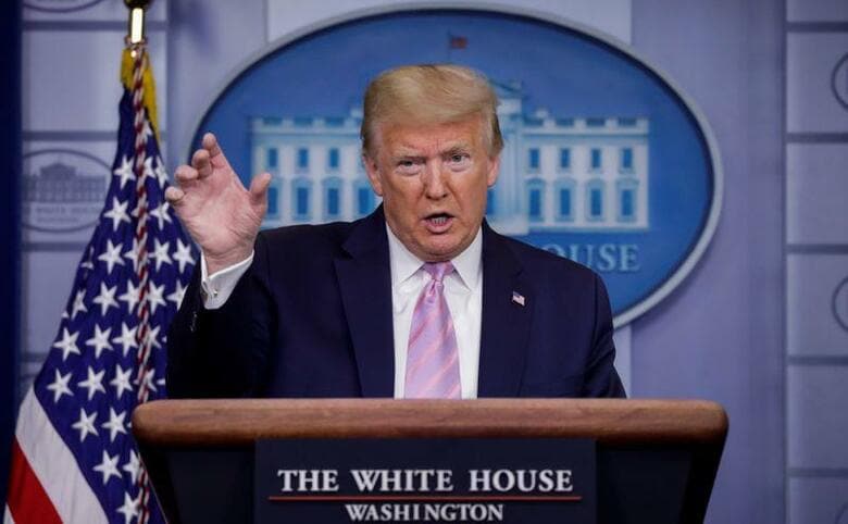 トランプ米大統領は、イタリアに医療用品の提供や人道援助などを実施し、同国の新型コロナウイルスとの闘いを支援するよう、米政権幹部らに指示した。ワシントンのホワイトハウスで撮影（2020年　ロイター/Yuri Gripas）