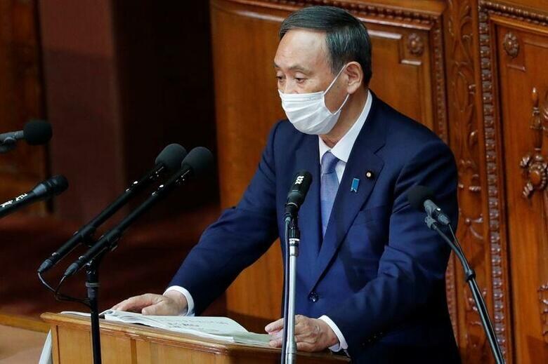 菅義偉首相（写真）は参院予算委員会で、来年の東京五輪・パラリンピックの際に北朝鮮の金正恩委員長が訪日すれば会談するかと問われ「仮定の質問への答えは控えるが、いい機会だなと思う」と述べた。10月26日、東京の国会で撮影（2020年　ロイター/Kim Kyung-Hoon）