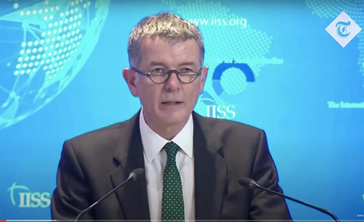 秘密主義で知られるMI6の歴代トップのなかで初めてツイッターのアカウントを持ったムーア長官　The Telegraph-YouTube