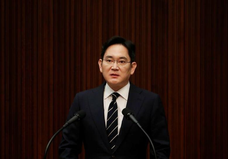 韓国サムスングループ経営トップの李在鎔(イ・ジェヨン)サムスン電子副会長(写真)が5月26日、検察に呼び出され、2015年のグループ内2社の合併を巡り聴取を受けている。韓国の聯合ニュースが伝えた。6日に代表撮影(2020年　ロイター/Kim Hong-Ji/Pool)