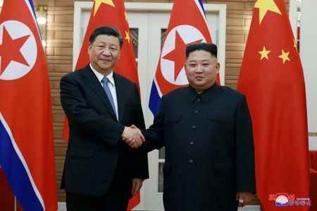 　９月９日、中国の習近平国家主席は、北朝鮮建国７７周年を祝うメッセージで、同国との戦略的な意思疎通を強化する用意があると金正恩朝鮮労働党総書記に伝えた。中国国営メディアが報じた。２０１９年６月のＫＣＮＡ提供写真。