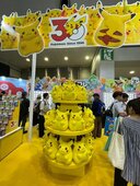 実物大とされる高さ約40センチのピカチュウ