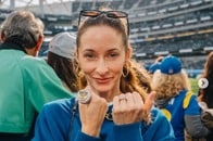 【写真】前も後ろも全て開放...元新体操選手の「ボトムレス衣装」にネットで激論 「注目のためにここまで...」