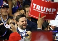 トランプを「バカ」と揶揄した副大統領候補...「39歳ベストセラー作家」J.D.バンス上院議員とは？