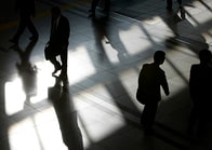 殺人より自殺に走る「内向型」日本人は政府にとって都合が良い
