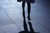 英でスカート内盗撮を処罰する法律が施行、昨年は98件、7〜70歳が被害に