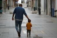 スペインの子ども、新型コロナの都市封鎖中6人に1人がうつを経験