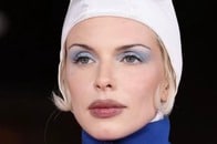 ジュリア・フォックス、過激すぎるMACキャンペーンでネット騒然！