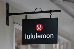 加ルルレモン株20％急落、見通し再下方修正で再建長期化の懸念