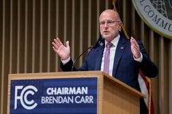「フェイク」世論調査放送に改めて警告、米中間選挙控えＦＣＣ委員長