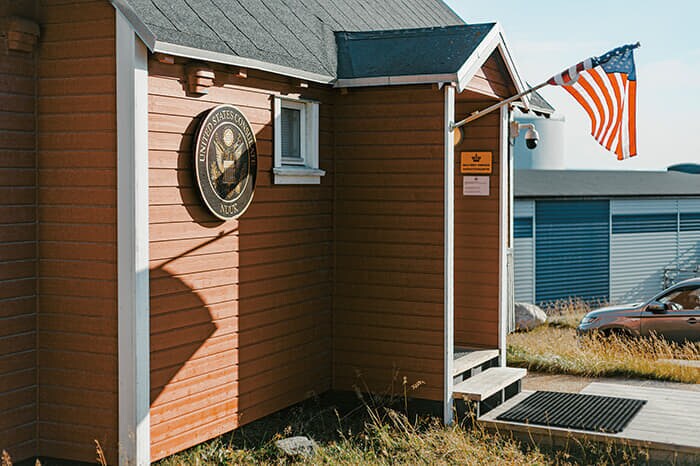 2020年に再開された米領事館。北極圏に対するアメリカの関心の高まりを象徴する存在だ