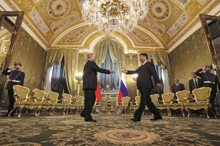 クレムリンに習近平を迎えたプーチン（2017年）　SERGEI ILNITSKY-POOL-REUTERS