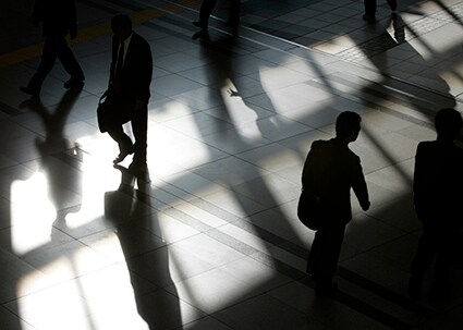 殺人発生率と自殺率を比較した「内向性」の数値では日本と韓国が飛びぬけている　Nakao Yuriko-REUTERS