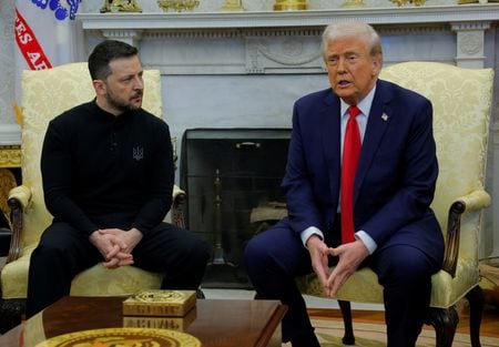 　トランプ米大統領は４日の施政方針演説で、ウクライナのゼレンスキー大統領からロシアとの停戦交渉に応じる意欲を示す書簡を受け取ったことを明らかにした。写真はワシントンのホワイトハウスで２月に行われた両首脳の会談の様子（２０２５年　ロイター）