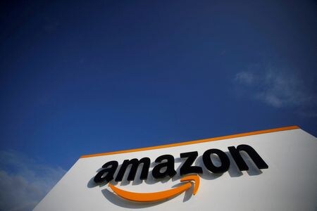 　３月１４日、米アマゾン・ドット・コムは、人工衛星経由でインターネット高速接続サービスを提供する「プロジェクト・クイパー」の下で、２０２４年前半に量産タイプとして初の衛星を打ち上げ、直後に商業化のための試験を開始すると発表した。写真はフランスのボーヴで２０１９年１１月撮影（２０２３年　ロイター／Pascal Rossignol）