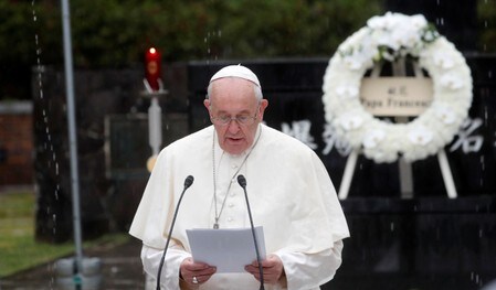 　ローマ教皇フランシスコは２４日、被爆地の長崎を訪れて演説し、核兵器所有は平和への望みへの最良の答えではないと述べ、核兵器廃絶を訴えた（２０１９年　ロイター/Remo Casilli）