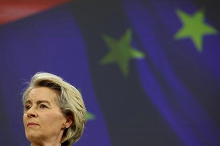 　５月２５日、欧州連合（ＥＵ）欧州委員会のフォンデアライエン委員長(写真)は、米国との通商交渉を迅速に進める用意があるが、「良い合意に達する」ためには、米相互関税の上乗せ部分の停止期限である７月９日まで時間が必要だと述べた。５月９日、ブリュッセルで撮影（２０２５年　ロイター/Piroschka van de Wouw）