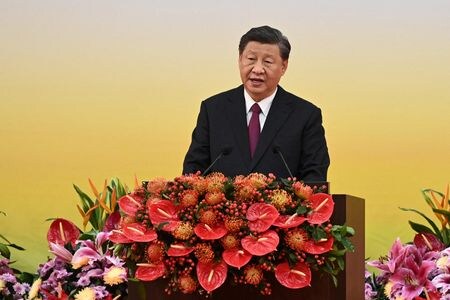 中国の習近平国家主席は、新型コロナウイルスに感染した岸田文雄首相にお見舞いのメッセージを送った。７月の代表撮影。（2022年　ロイター）
