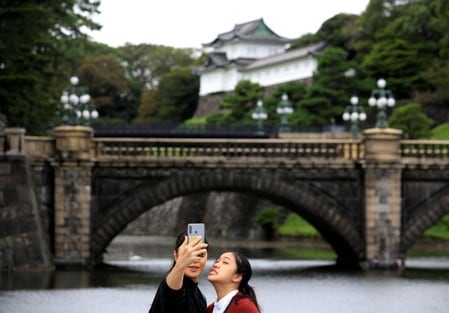 　１１月２０日、日本政府観光局が２０日に発表した１０月の訪日外国人客数は、前年同月比５．５％減の２４９万人だった。写真は都内で１０月撮影（２０１９年　ロイター／Soe Zeya Tun）