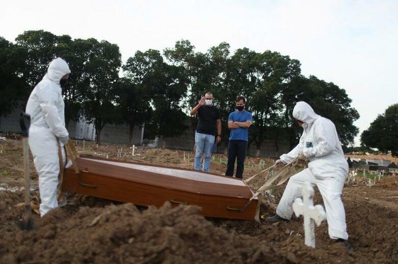 ブラジル保健省は7日、新型コロナウイルスの感染者が累計68万5427人に達し、死者は累計3万7312人になったと発表した。写真はブラジルで6日撮影(2020年　ロイター/PILAR OLIVARES)