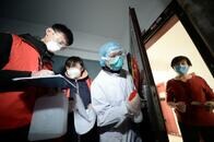 中国、新型コロナウイルス感染者6万人突破　感染拡大のピークいまだ見えず