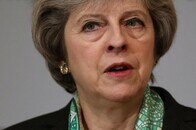 英メイ首相、ハードブレグジット懸念で火消し躍起　ポンド売り継続