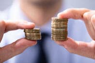 フルタイムでもワーキングプア......非正規公務員の７割が年収200万円未満