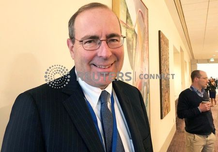 ３月３０日、米リッチモンド地区連銀のバーキン総裁は、ウクライナ戦争により米国のインフレ圧力が高まっているが、今のところ、モノやサービスの需要に影響は及んでいないようだとの見解を示した。ブルームバーグに対しコメントした。写真は２０１９年５月、テキサス州ダラスで写真撮影に応じるバーキン総裁（２０２２年　ロイター／Ann Saphir）