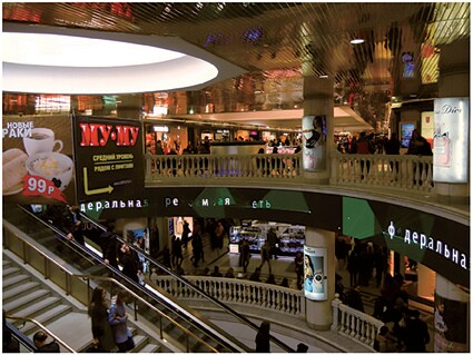 制裁の影響を感じさせないショッピングセンター（筆者撮影）　PHOTO BY AKIO KAWATO