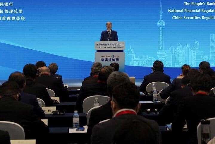 中国国務院（内閣に相当）は株式市場が混乱する中、中国証券監督管理委員会（証監会）の易会満主席（写真）を交代させる人事を決定した。昨年６月撮影。（2024年　ロイター/Jason Xue/File Photo）