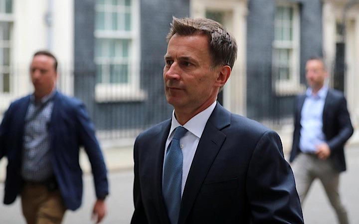 ハント英外相は、イランによる英タンカー拿捕を受け、ホルムズ海峡を航行する船舶の安全確保に向け欧州が主導する態勢の構築を目指すことを明らかにした。20日撮影（2019年　ロイター/SIMON DAWSON）