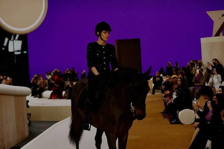 オープニングを飾ったシャルロット・カシラギ　Violeta Santos Moura/REUTER