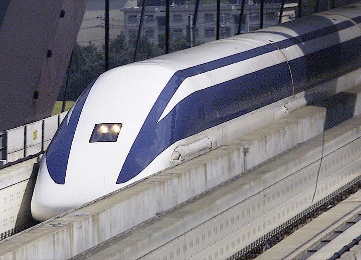 大井川の水問題をめぐる静岡県･川勝知事とJR東海･金子社長の会談が行われたが溝は埋まらず、リニア新幹線の2027年開業は困難に。　TOSHIYUKI AIZAWA/REUTERS