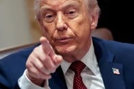 コロンビア沖に漂着した遺体、ペトロ大統領が「空爆被害」と示唆　米軍関与には言及せず