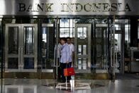 インドネシア中銀、2会合連続で金利据え置き　ルピア安定を重視