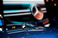 独メルセデス、通期売上高見通し下方修正　四半期営業増益も中国低迷