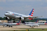 アメリカン航空1万5000便で操縦士不足──システムがクリスマス休暇を与え過ぎ