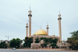 武装勢力がモスクを襲撃し30人を殺害、女性や子ども600人を拉致…武装勢力が誘拐した人を映した動画を公開