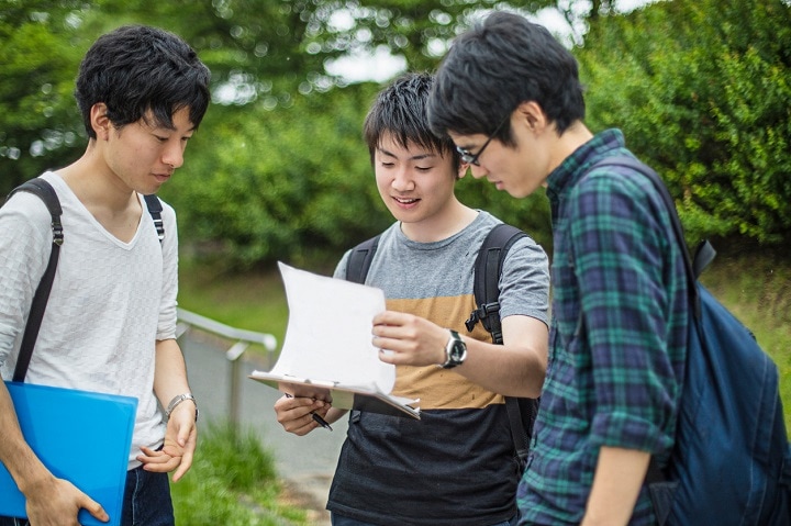 大学教育が普及している日本では学生一人当たりの教育費が低くなっている　xavierarnau-iStock.