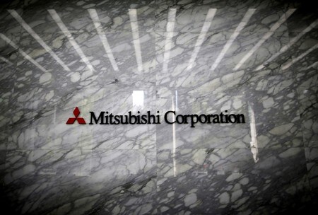 　１１月２日、三菱商事は、２０２１年度に連結純利益９０００億円（２０１８年度は６４００億円の見通し）を目指す３カ年の中期経営計画を発表した。写真は同社のロゴ。東京本社で２０１６年４月撮影（２０１８年　ロイター／Issei Kato）