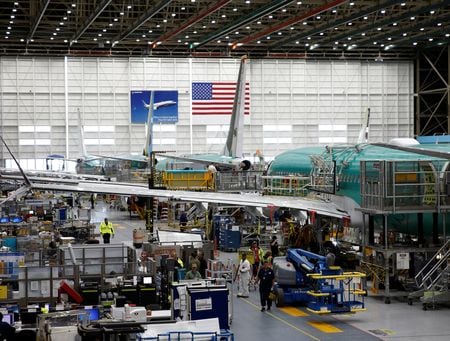 米供給管理協会（ＩＳＭ）が１日発表した５月の製造業総合指数は４６．９と、前月の４７．１から悪化し、７カ月連続で拡大・縮小の分岐点となる５０を下回った。米ワシントン州のボーイング工場で２０１９年３月撮影（２０２３年　ロイター/Lindsey Wasson）