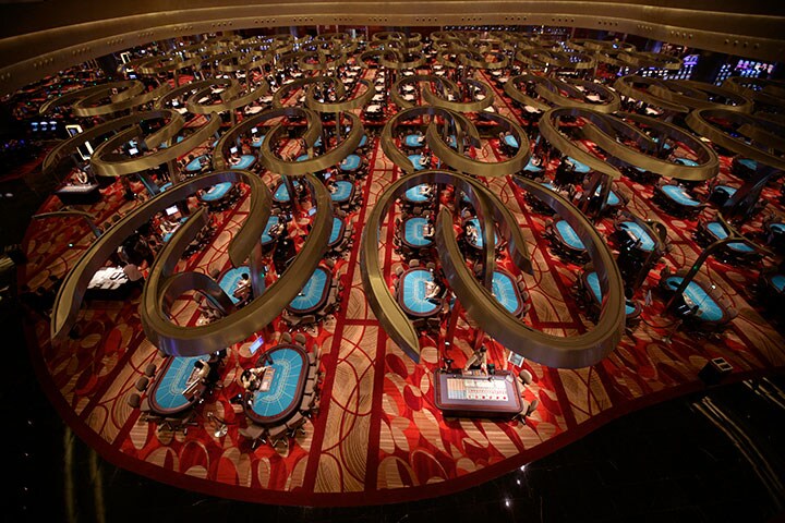 マリーナ・ベイ・サンズのカジノフロア　Pablo Sanchez-REUTERS